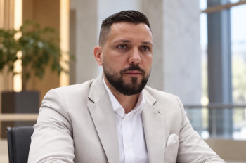 AfD poprvé vede zemský sněm. Parlamentní firewall se drolí