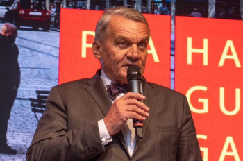 Kdo chce řídit Prahu? Lídři mají zkušenosti i silné patrony
