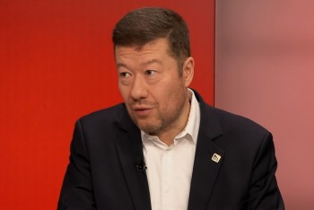 Rekordní nedůvěra v ČT. Okamura žádá zásadní změnu