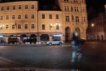 Noční jízda skončila pádem: Cyklista nadýchal 2,24 promile