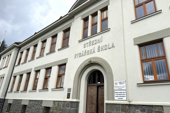 Unikátní škola, která učí rybářství v praxi